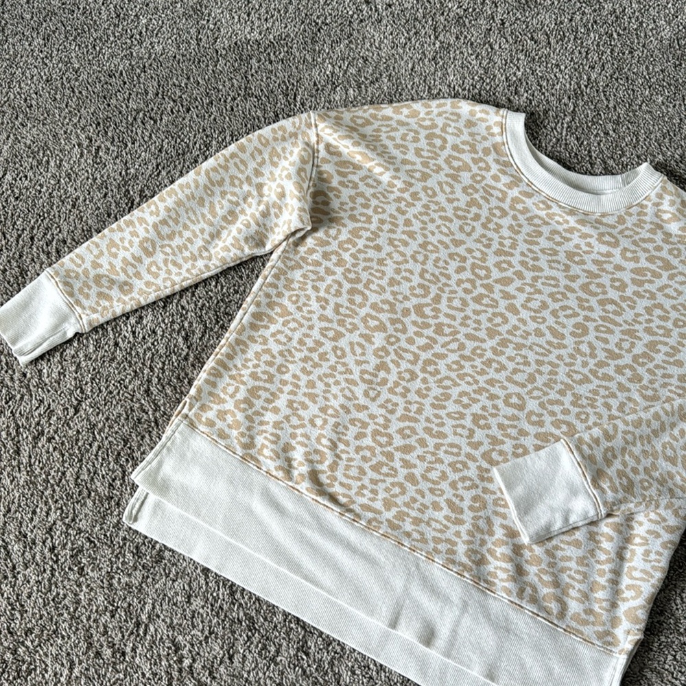 Animal Print Side Slit Crewneck Sweatshirt
